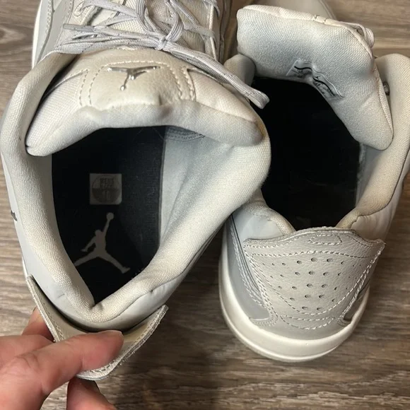 EUC Jordan Courtside shoes (men’s 10) - Picture 7 of 11